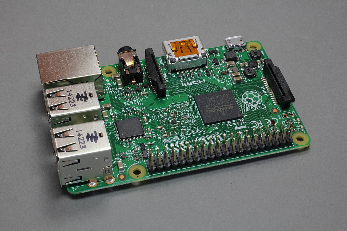 Raspberry Pi 2 B v1.2, 4x 900 MHz, 1 GB RAM